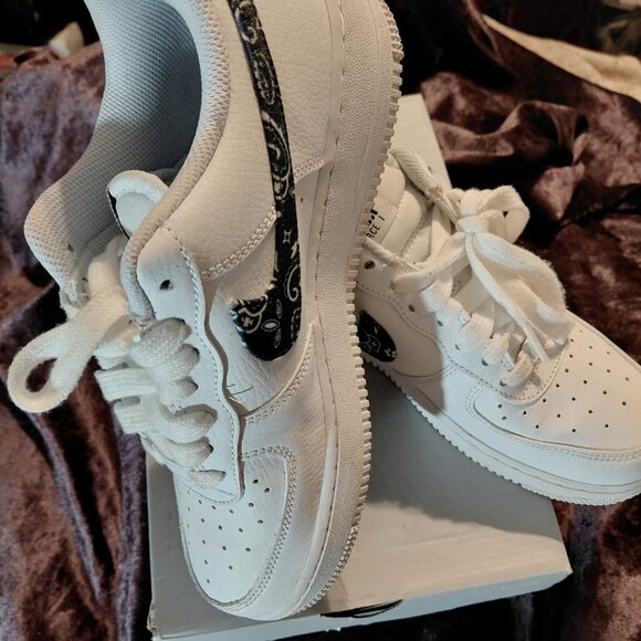 Nike White Air Force 1 '07 ESS White w/Black Paisley Swoosh Sz W8 - M 6.5 - Picture 5 of 7